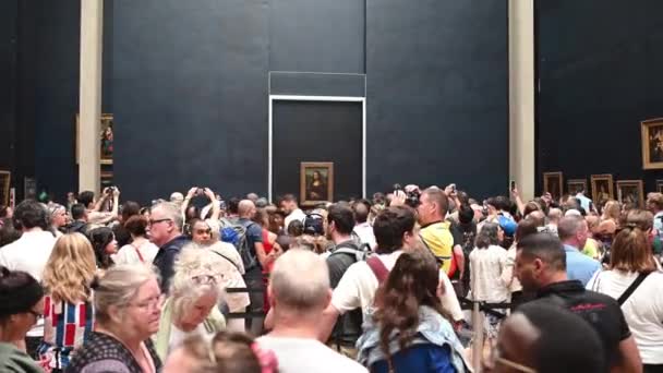 Paris Frankreich Juli 2023 Menschen Strömen Herbei Das Mona Lisa — Stockvideo