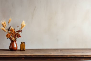 Masadaki çiçekleri yakın plan çek