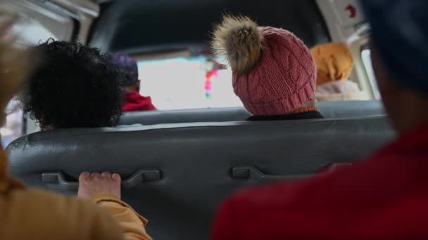 Gente Sentada Taxi — Vídeos de Stock