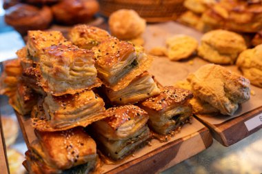 Hamur işi çeşitleri yakından çekiliyor.