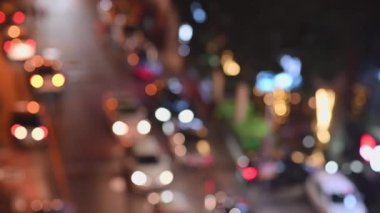 Odaklanamadığı geçmişi olan bir gece hayatı.