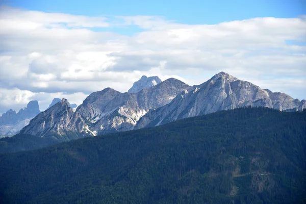 stock image Mount Herrstein, Schwalbenkofel and Daumkofl with the Croda Rossa di Cortina in the background in the late summer afternoon lights