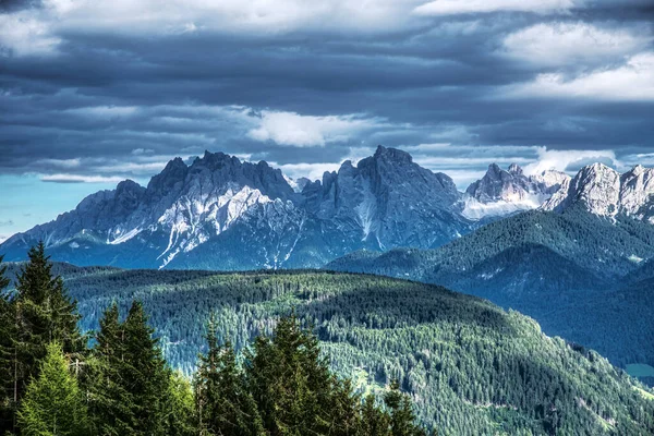 Grupo Dolomita Baranci Montanhas Com Vista Para Aldeia San Candido — Fotografia de Stock