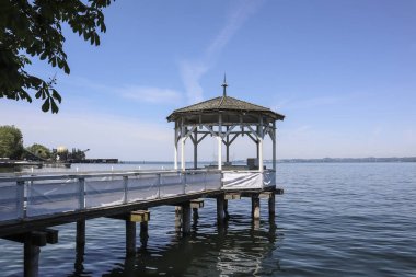 Yazın Avusturya 'nın Bregenz kentinde Constance Gölü kıyısındaki Pavilion