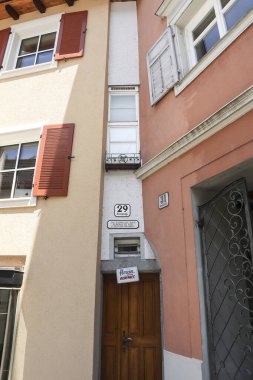 Yaz aylarında Avusturya 'nın Bregenz kentindeki Constance Gölü' ndeki en dar ev.