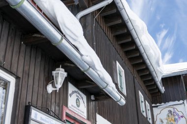 Bodenschneid evi, Bavyera, Almanya, ilkbahar zamanı