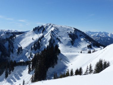 Dağcılık Setzberg dağı, Bavyera, Almanya, kışın