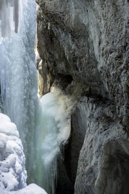 Partnachklamm ya da Partnach kışın Bavyera, Almanca