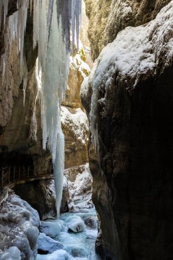 Partnachklamm ya da Partnach kışın Bavyera, Almanca