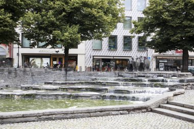 Münih 'te Rindermarkt, Bavyera, Almanya' da yaz mevsiminde yaya bölgesi