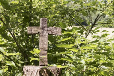 St. James, Bavyera, Almanya 'nın Münih Yolu' nda tahta haç