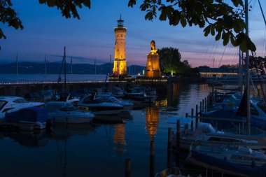 Constance Gölü kıyısında Lindau Limanı, Almanya, Bavyera, yaz mevsiminde