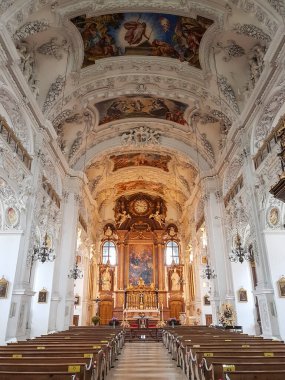 Manastır Benediktbeuren, Bavyera, Almanya Yazın St. James Isar Loisach Tiroler Ache Inn Yolu