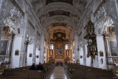 Manastır Benediktbeuren, Bavyera, Almanya Yazın St. James Isar Loisach Tiroler Ache Inn Yolu