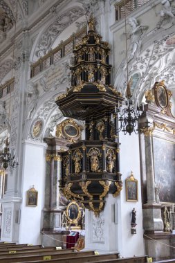 Manastır Benediktbeuren, Bavyera, Almanya Yazın St. James Isar Loisach Tiroler Ache Inn Yolu