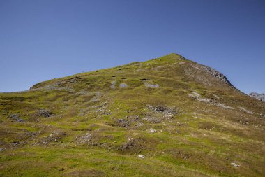Karwendel dağlarındaki Goetheweg patikası Karwendel Hohenweg, Avusturya sonbaharda