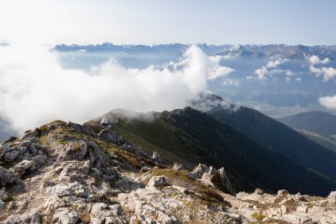 Sonbaharda Avusturya 'nın Karwendel Hohenweg kentinde Nordlinger kulübesi