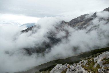 Karwendel dağları Halleranger kulübesinden Bettelwurf kulübesine, Avusturya 'daki Karwendel Hohenweg' e