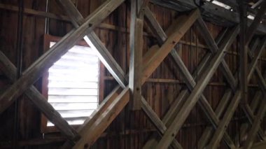 Vaduz, Lihtenştayn, 23 Nisan 2023: Eski Ren Köprüsü VaduzSevelen, Lihtenştayn Prensliği ahşap köprüsü, Liechtenstein Patikası