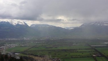 Planken 'deki dağ manzarası Lihtenştayn Prensliği, Lihtenştayn Patikası, Avrupa
