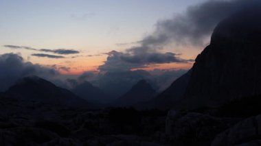 Gün batımında Steinernes Meer Dağı, Ingolstadter kulübesi, Tyrol, Avusturya, 4K