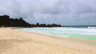 Sinemagraf, La Dique sahilinde dalgalar, Seyşeller