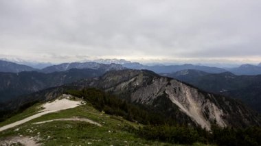 Dağ manzarası, Almanya 'nın Bavyera kentindeki Hochfelln Dağı' nın zamanaşımına uğradı