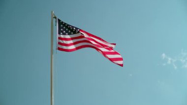 Bayrak direğinde Amerika Birleşik Devletleri tekstil bayrağı