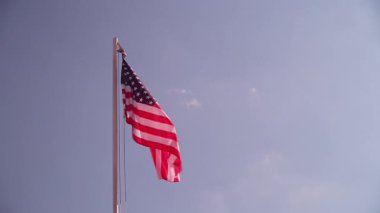 Bayrak direğinde Amerika Birleşik Devletleri tekstil bayrağı