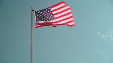 Bayrak direğinde Amerika Birleşik Devletleri tekstil bayrağı