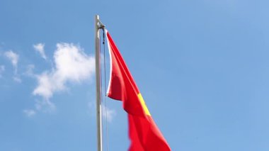 Bayrak direğinde Vietnam bayrağı