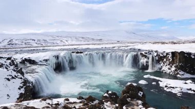 İzlanda 'da ünlü şelale Godafoss, yüksek çözünürlüklü video.
