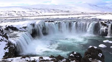 İzlanda 'da ünlü şelale Godafoss, yüksek çözünürlüklü video.