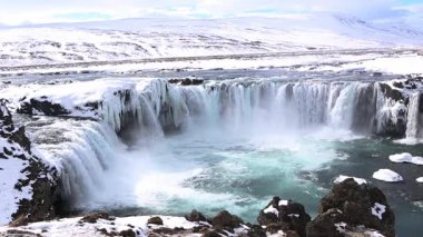 İzlanda 'da ünlü şelale Godafoss, yüksek çözünürlüklü video.