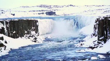 Şelale Selfoss kışın, İzlanda