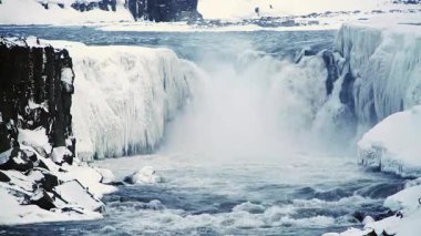 Şelale Selfoss kışın, İzlanda