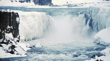 Şelale Selfoss kışın, İzlanda