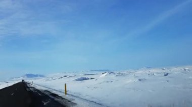 İzlanda 'dan arabayla geçen bir video klip, kışın yol filmi klibi.