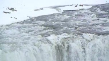İzlanda 'da ünlü şelale Dettifoss' un kışın yakın çekimi