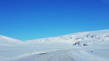 Kışın İzlanda 'dan arabayla geçen video klip, araç videosu