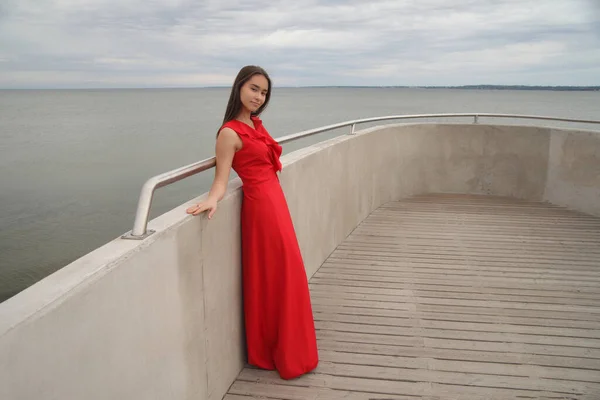 Giovane Asiatico Giovanissima Rosso Lungo Moda Abito — Foto Stock