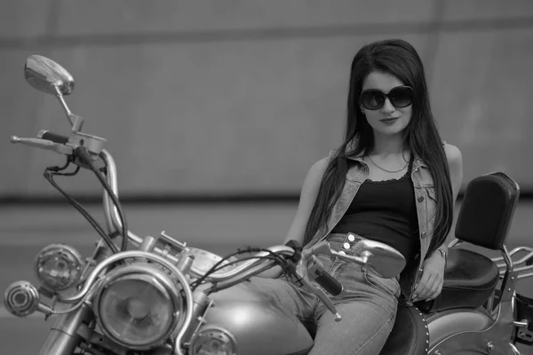 Retrato Encantadora Jovem Motocicleta — Fotografia de Stock