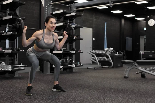 Giovane Bella Donna Fitness Con Corpo Muscolare — Foto Stock