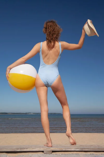 Young Slim Woman Swimsuit Beach Ball — Stock fotografie