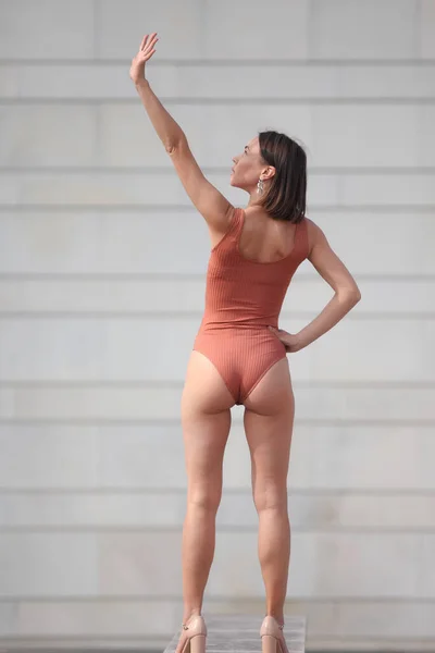 Jovem Mulher Atlética Com Corpo Bonito Figura Bodysuit — Fotografia de Stock