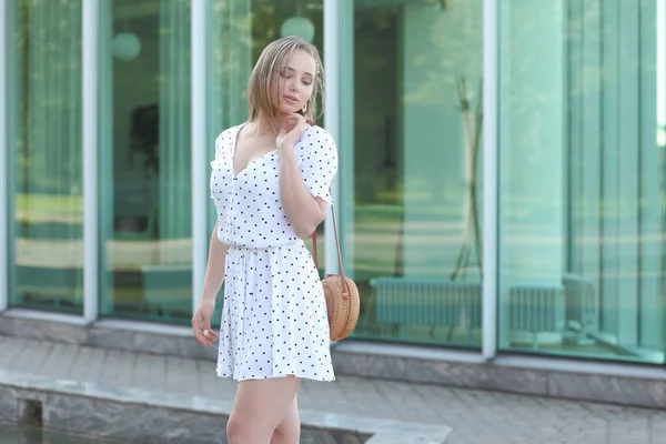 Young Beautiful Woman Dress Posing Outdoors — Stock Photo, Image