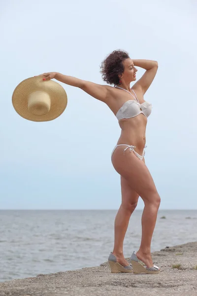 Joven Hermosa Mujer Traje Baño Playa — Foto de Stock