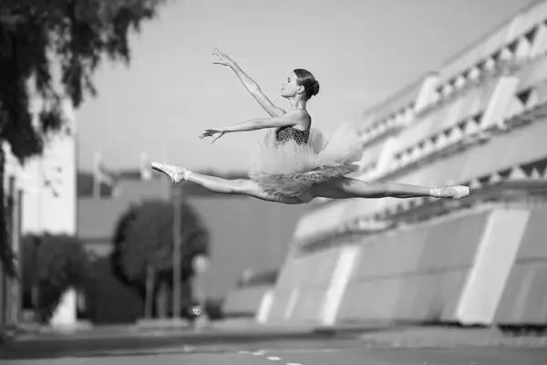Schlanke Sexy Ballerina Weißem Tutu — Stockfoto