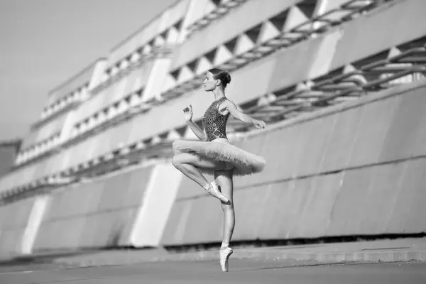 Sottile Donna Sexy Ballerina Tutù Bianco — Foto Stock
