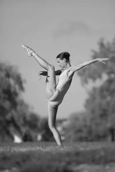 Jong Slank Schoonheid Vrouw Ballerina Bodysuit — Stockfoto